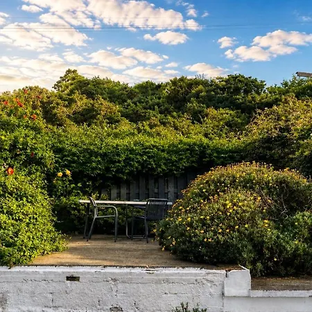 Cozy With Sea & Garden Views Ultra Fast Wifi Close To Town 위클로